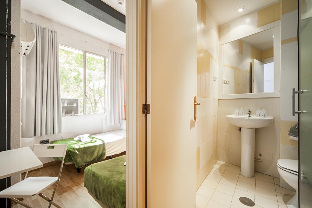 Euromadrid Hostal *